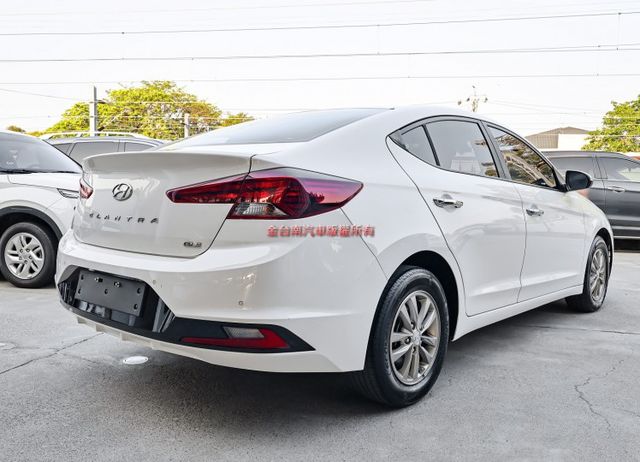 一手車✓只跑5.2萬✓里程保證✓原廠保養✓全車原板件✓TCS✓ABS✓全車六安✓可全貸✓代步通勤好選擇✓不用殺價就很便宜  第4張相片