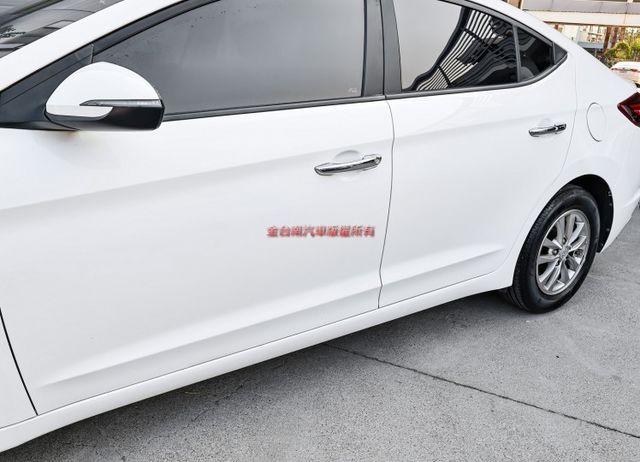 一手車✓只跑5.2萬✓里程保證✓原廠保養✓全車原板件✓TCS✓ABS✓全車六安✓可全貸✓代步通勤好選擇✓不用殺價就很便宜  第8張相片