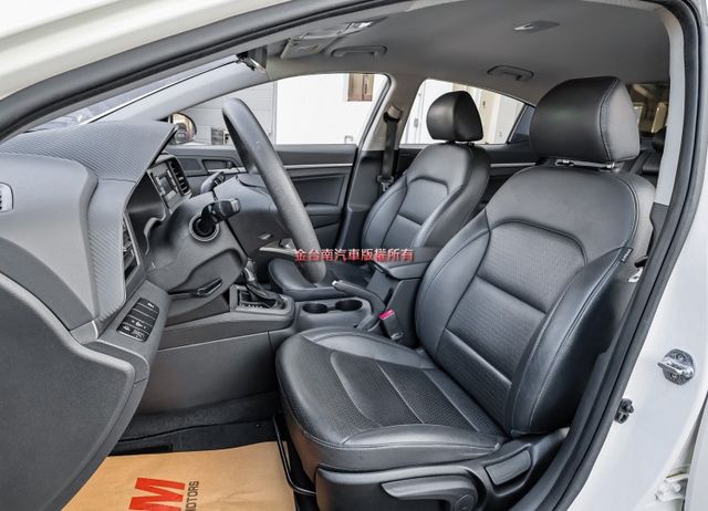 一手車✓只跑5.2萬✓里程保證✓原廠保養✓全車原板件✓TCS✓ABS✓全車六安✓可全貸✓代步通勤好選擇✓不用殺價就很便宜  第10張相片