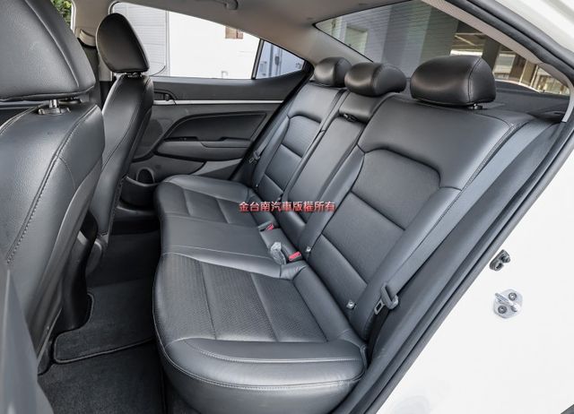 一手車✓只跑5.2萬✓里程保證✓原廠保養✓全車原板件✓TCS✓ABS✓全車六安✓可全貸✓代步通勤好選擇✓不用殺價就很便宜  第11張相片