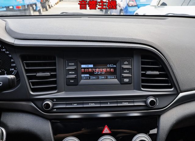 一手車✓只跑5.2萬✓里程保證✓原廠保養✓全車原板件✓TCS✓ABS✓全車六安✓可全貸✓代步通勤好選擇✓不用殺價就很便宜  第16張相片