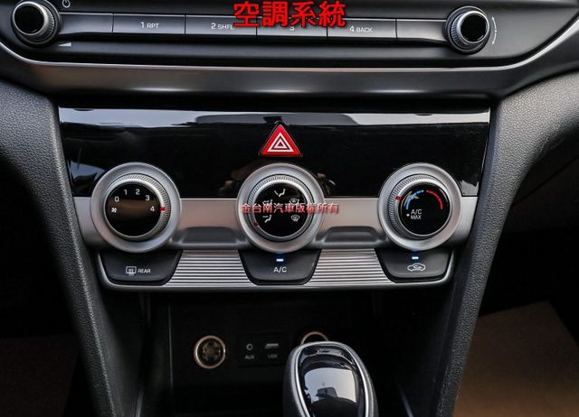 一手車✓只跑5.2萬✓里程保證✓原廠保養✓全車原板件✓TCS✓ABS✓全車六安✓可全貸✓代步通勤好選擇✓不用殺價就很便宜  第17張相片