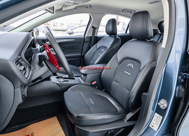 ACTIVE任性版✓電動椅✓B&O音響✓LV2✓182匹馬力✓LED頭燈✓車載系統✓HUD✓iKEY✓全車原板件✓可全貸  第8張相片