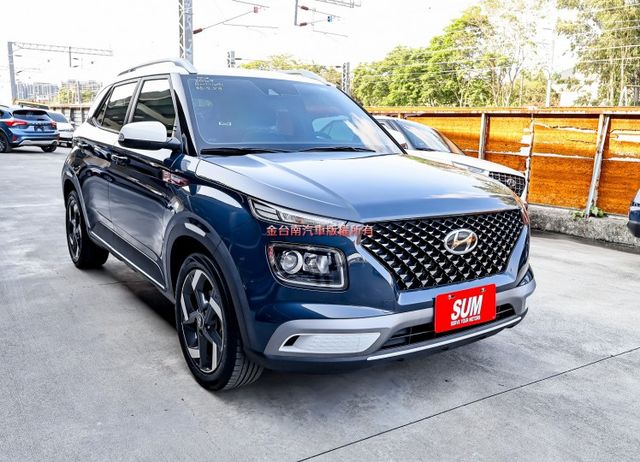 GLB✓雙色配✓一手✓只跑5.5萬✓原鈑件✓原廠保養✓定速✓iKEY✓影音✓衛星導航✓倒車顯影✓車道偏離✓AEB✓  第4張相片