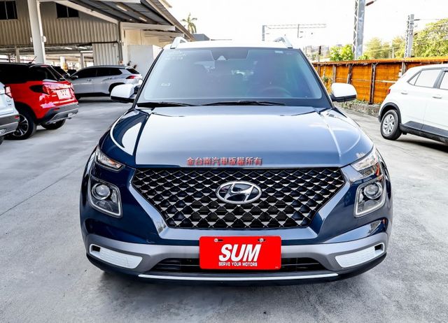 GLB✓雙色配✓一手✓只跑5.5萬✓原鈑件✓原廠保養✓定速✓iKEY✓影音✓衛星導航✓倒車顯影✓車道偏離✓AEB✓  第5張相片