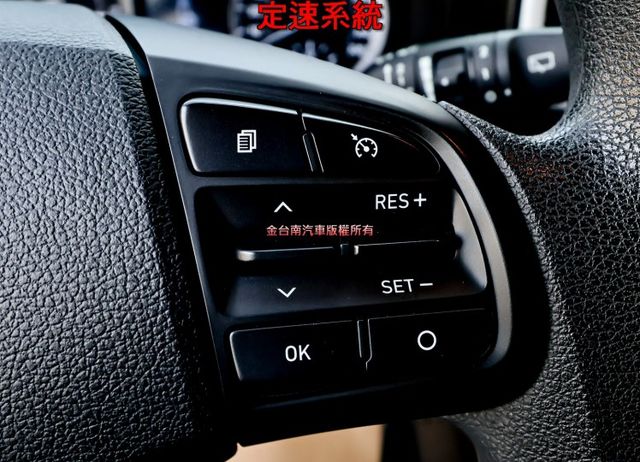 GLB✓雙色配✓一手✓只跑5.5萬✓原鈑件✓原廠保養✓定速✓iKEY✓影音✓衛星導航✓倒車顯影✓車道偏離✓AEB✓  第13張相片