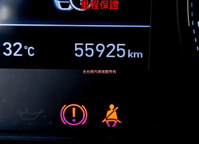 GLB✓雙色配✓一手✓只跑5.5萬✓原鈑件✓原廠保養✓定速✓iKEY✓影音✓衛星導航✓倒車顯影✓車道偏離✓AEB✓  第14張相片