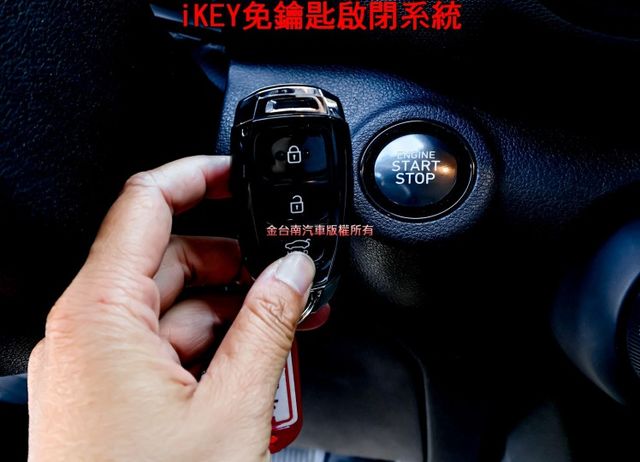 GLB✓雙色配✓一手✓只跑5.5萬✓原鈑件✓原廠保養✓定速✓iKEY✓影音✓衛星導航✓倒車顯影✓車道偏離✓AEB✓  第15張相片