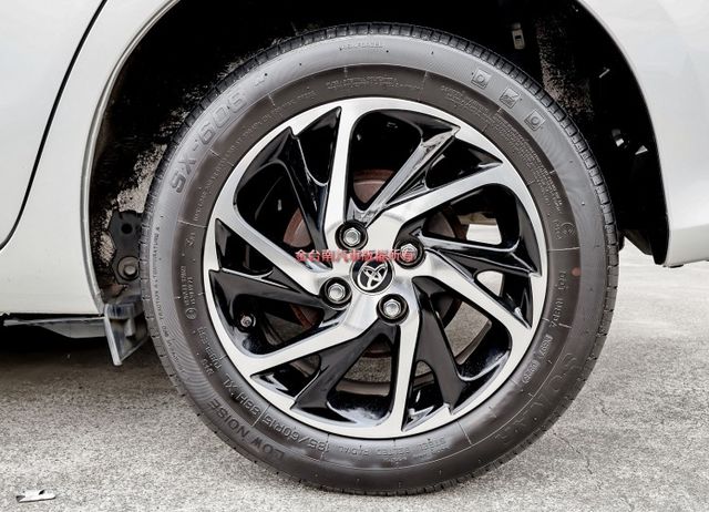 經典版✓原廠保固中✓九安✓一手車✓全車原鈑件✓循跡防滑✓ABS✓電動收折後視鏡✓里程保證✓可全貸!  第8張相片