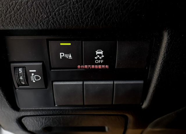 經典版✓原廠保固中✓九安✓一手車✓全車原鈑件✓循跡防滑✓ABS✓電動收折後視鏡✓里程保證✓可全貸!  第12張相片