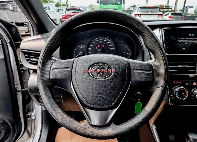 經典版✓原廠保固中✓九安✓一手車✓全車原鈑件✓循跡防滑✓ABS✓電動收折後視鏡✓里程保證✓可全貸!  第13張相片