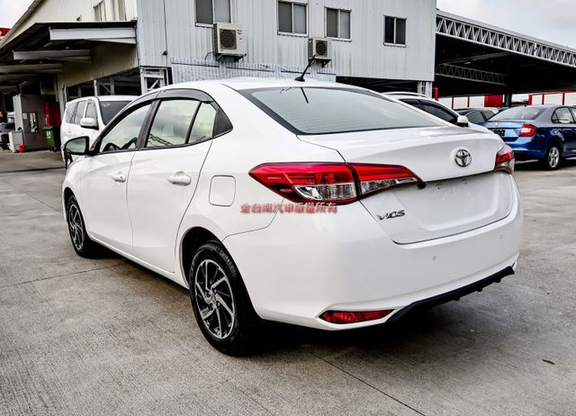 21/10出廠✓經典版✓只跑6.5萬✓全車原鈑件✓九安✓TCS✓ABS✓影音✓衛星導航✓倒車顯影✓里程保證✓  第2張相片