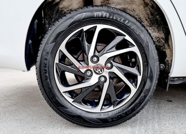 21/10出廠✓經典版✓只跑6.5萬✓全車原鈑件✓九安✓TCS✓ABS✓影音✓衛星導航✓倒車顯影✓里程保證✓  第8張相片