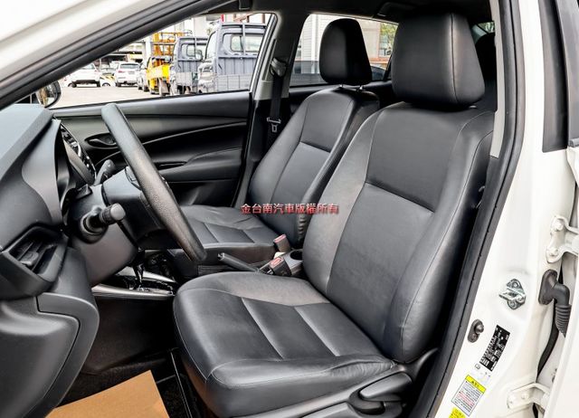 21/10出廠✓經典版✓只跑6.5萬✓全車原鈑件✓九安✓TCS✓ABS✓影音✓衛星導航✓倒車顯影✓里程保證✓  第9張相片