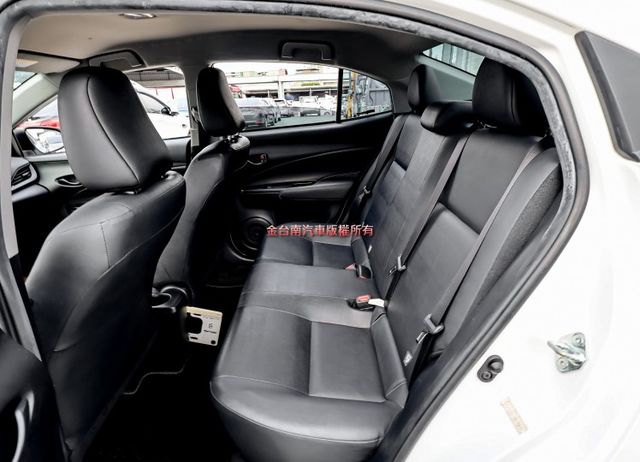 21/10出廠✓經典版✓只跑6.5萬✓全車原鈑件✓九安✓TCS✓ABS✓影音✓衛星導航✓倒車顯影✓里程保證✓  第11張相片