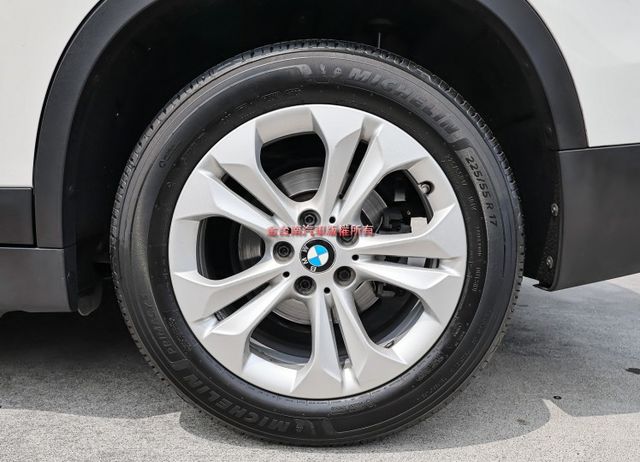 18年式原鈑件✓一手只跑9.7萬✓四輪全新胎✓車道偏離✓AEB✓定速✓iKEY✓雙電動椅✓電動尾門✓可全貸✓  第8張相片