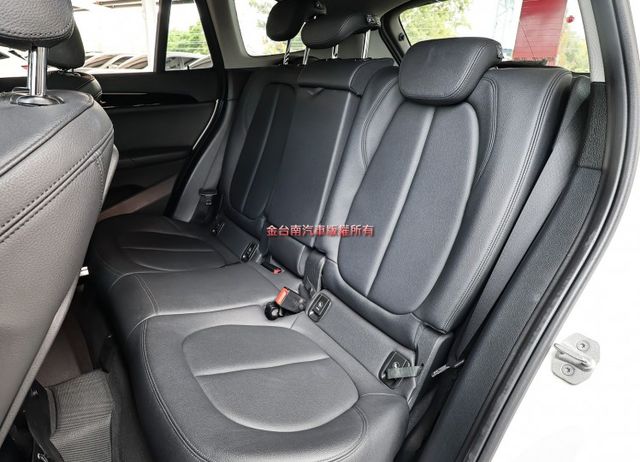 18年式原鈑件✓一手只跑9.7萬✓四輪全新胎✓車道偏離✓AEB✓定速✓iKEY✓雙電動椅✓電動尾門✓可全貸✓  第10張相片