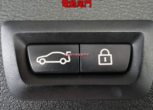 18年式原鈑件✓一手只跑9.7萬✓四輪全新胎✓車道偏離✓AEB✓定速✓iKEY✓雙電動椅✓電動尾門✓可全貸✓  第19張相片