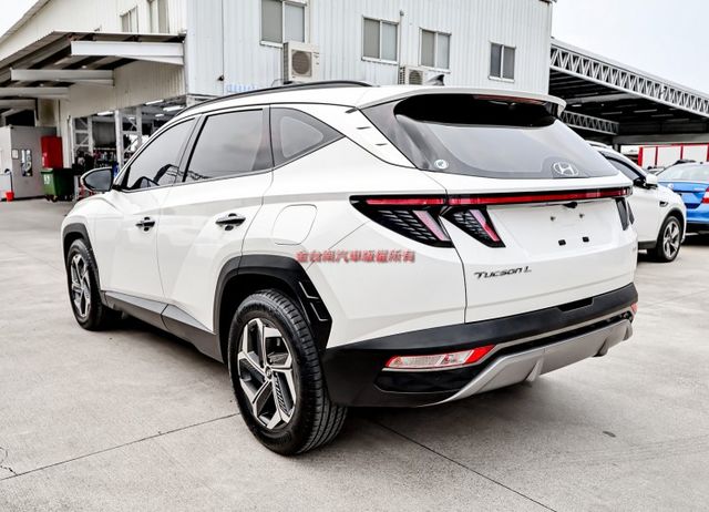 最高階GLT-B✓一手車✓全景天窗✓原廠保養✓電動尾門✓衛星導航✓車載系統✓電動椅✓環景✓iKEY✓  第2張相片