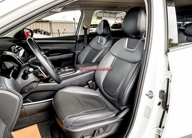 最高階GLT-B✓一手車✓全景天窗✓原廠保養✓電動尾門✓衛星導航✓車載系統✓電動椅✓環景✓iKEY✓  第8張相片