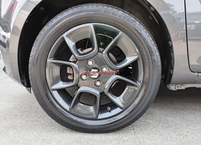 一手只跑4.6萬✓車況超好✓iKEY✓車載系統✓恆溫✓定速✓全車六安✓可全貸✓代步通勤好選擇✓  第8張相片