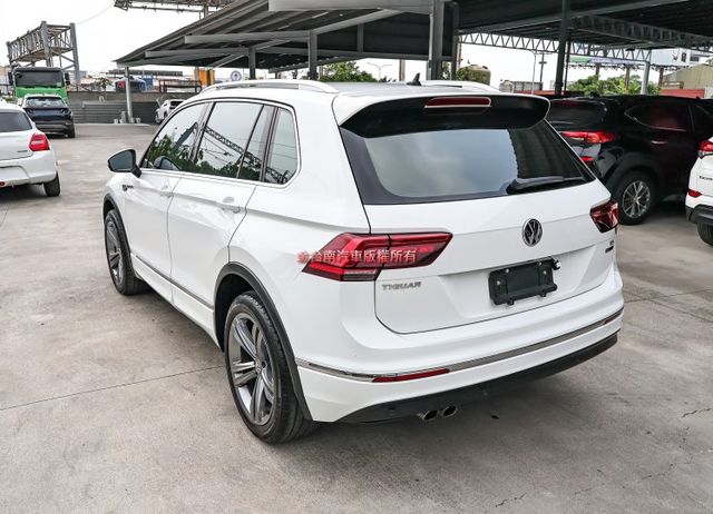 柴油R-Line旗艦✓一手只跑8.4萬✓原鈑件✓外觀套件✓ACC✓AEB✓電熱椅✓恆溫✓電動尾門✓六安✓可全貸✓  第2張相片