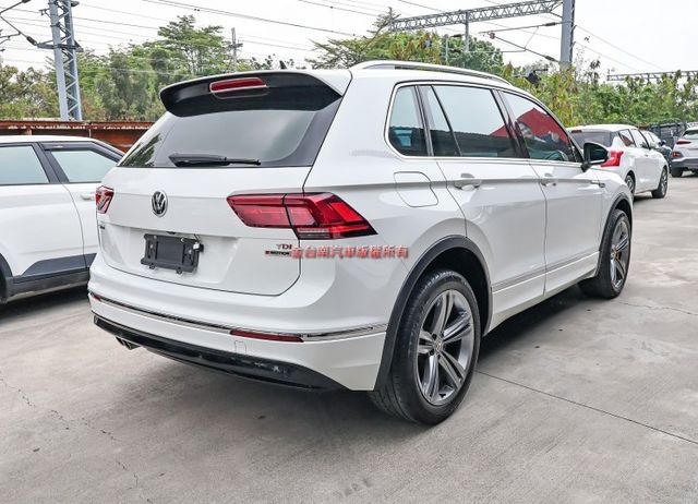 柴油R-Line旗艦✓一手只跑8.4萬✓原鈑件✓外觀套件✓ACC✓AEB✓電熱椅✓恆溫✓電動尾門✓六安✓可全貸✓  第3張相片