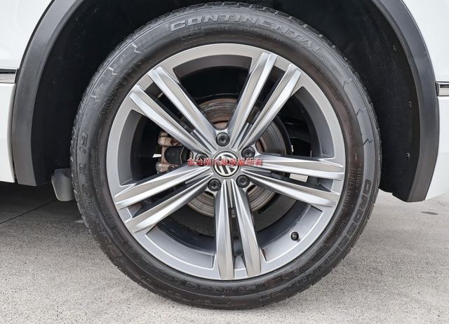 柴油R-Line旗艦✓一手只跑8.4萬✓原鈑件✓外觀套件✓ACC✓AEB✓電熱椅✓恆溫✓電動尾門✓六安✓可全貸✓  第7張相片