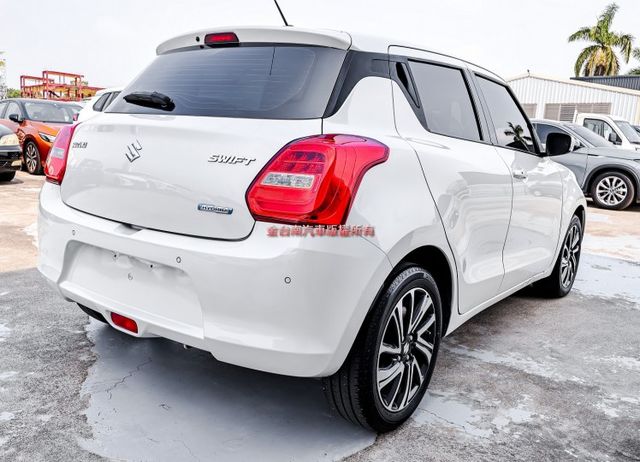 原裝進口都會小車✓一手只跑6.7萬✓全車原板件✓ACC✓AEB✓車道偏離✓恆溫✓倒車顯影✓可全貸✓不用殺價就很便宜✓  第2張相片