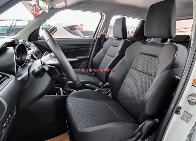 原裝進口都會小車✓一手只跑6.7萬✓全車原板件✓ACC✓AEB✓車道偏離✓恆溫✓倒車顯影✓可全貸✓不用殺價就很便宜✓  第8張相片