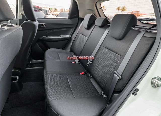 原裝進口都會小車✓一手只跑6.7萬✓全車原板件✓ACC✓AEB✓車道偏離✓恆溫✓倒車顯影✓可全貸✓不用殺價就很便宜✓  第9張相片