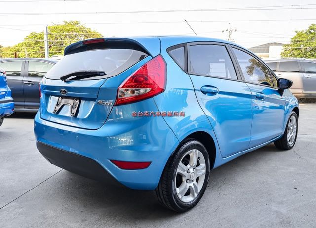 原裝進口✓一年只跑不到七千✓車況超好✓ABS✓全車四安✓不用殺價就很便宜✓  第4張相片