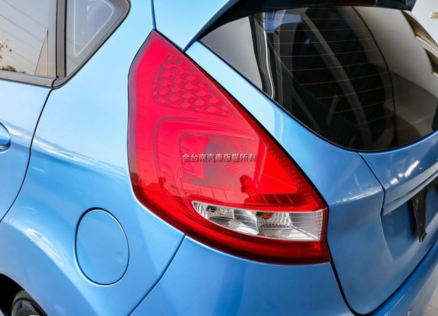 原裝進口✓一年只跑不到七千✓車況超好✓ABS✓全車四安✓不用殺價就很便宜✓  第8張相片