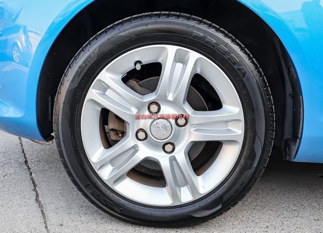 原裝進口✓一年只跑不到七千✓車況超好✓ABS✓全車四安✓不用殺價就很便宜✓  第10張相片