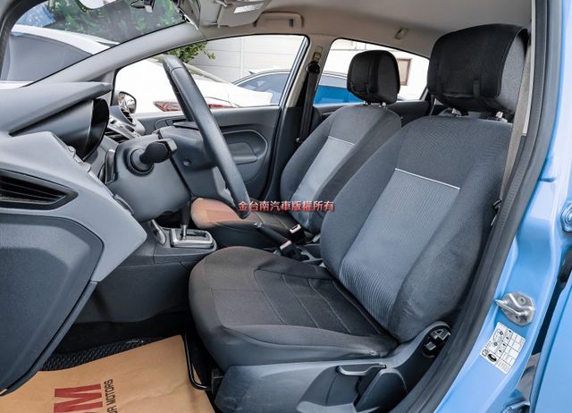 原裝進口✓一年只跑不到七千✓車況超好✓ABS✓全車四安✓不用殺價就很便宜✓  第11張相片