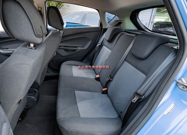 原裝進口✓一年只跑不到七千✓車況超好✓ABS✓全車四安✓不用殺價就很便宜✓  第12張相片