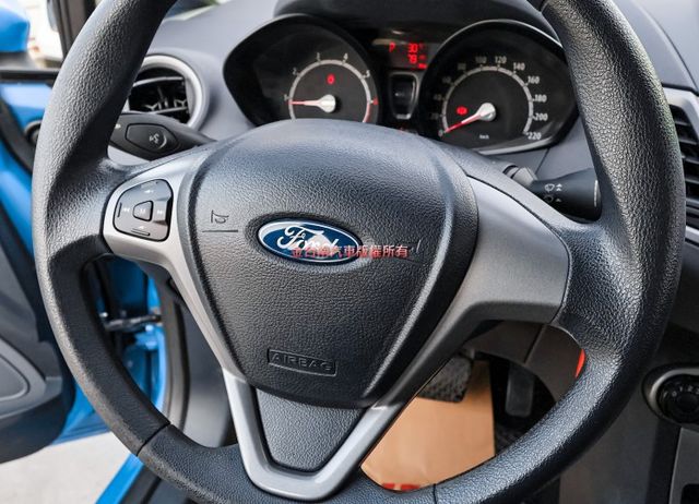 原裝進口✓一年只跑不到七千✓車況超好✓ABS✓全車四安✓不用殺價就很便宜✓  第13張相片