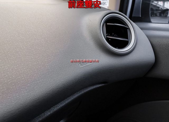 原裝進口✓一年只跑不到七千✓車況超好✓ABS✓全車四安✓不用殺價就很便宜✓  第17張相片