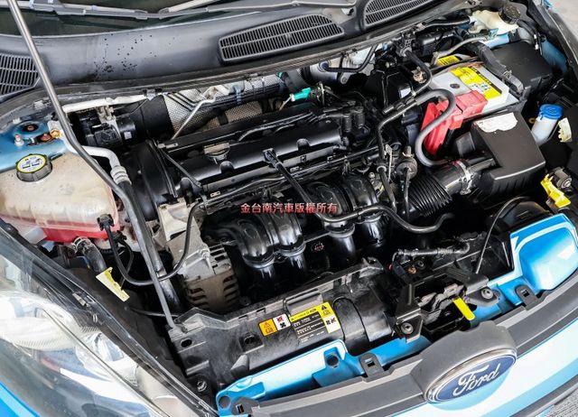 原裝進口✓一年只跑不到七千✓車況超好✓ABS✓全車四安✓不用殺價就很便宜✓  第18張相片