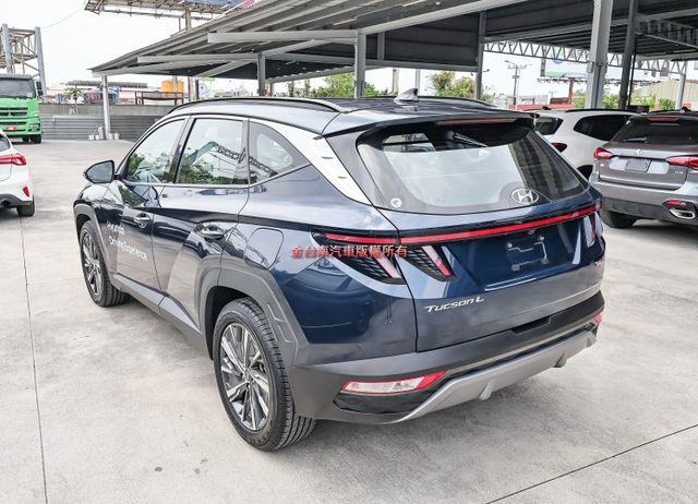 油電GLT-B✓25年式✓原廠試乘車✓原鈑件✓只跑5千✓LV2✓全景天窗✓車載系統✓iKEY✓電動椅✓電動尾門✓  第2張相片