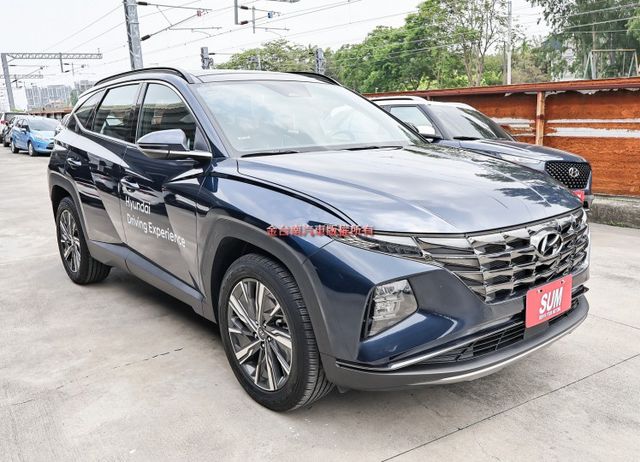 油電GLT-B✓25年式✓原廠試乘車✓原鈑件✓只跑5千✓LV2✓全景天窗✓車載系統✓iKEY✓電動椅✓電動尾門✓  第4張相片