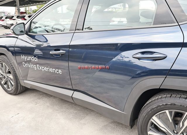 油電GLT-B✓25年式✓原廠試乘車✓原鈑件✓只跑5千✓LV2✓全景天窗✓車載系統✓iKEY✓電動椅✓電動尾門✓  第6張相片