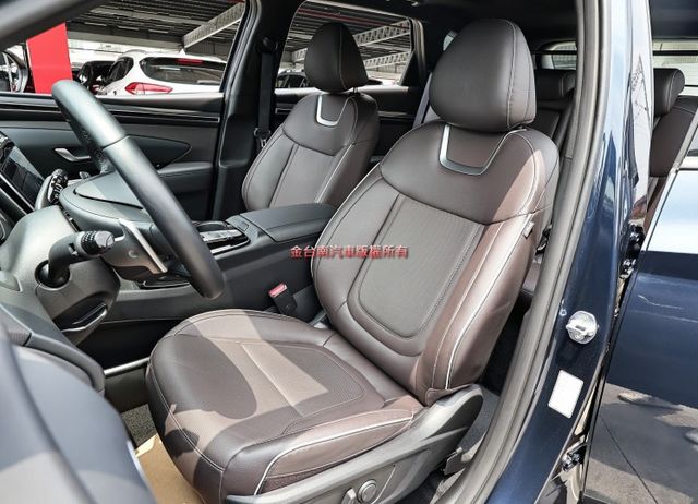 油電GLT-B✓25年式✓原廠試乘車✓原鈑件✓只跑5千✓LV2✓全景天窗✓車載系統✓iKEY✓電動椅✓電動尾門✓  第8張相片