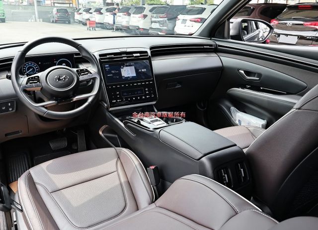 油電GLT-B✓25年式✓原廠試乘車✓原鈑件✓只跑5千✓LV2✓全景天窗✓車載系統✓iKEY✓電動椅✓電動尾門✓  第10張相片