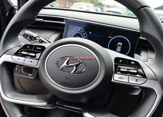 油電GLT-B✓25年式✓原廠試乘車✓原鈑件✓只跑5千✓LV2✓全景天窗✓車載系統✓iKEY✓電動椅✓電動尾門✓  第11張相片