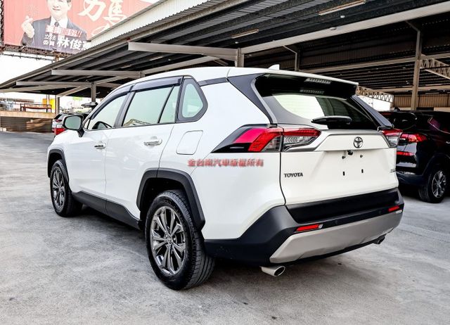 汽油尊爵版✓22年式22年領牌✓記憶椅✓雙電熱椅✓安卓影音✓衛星導航✓LV2✓雙區恆溫✓原鈑件✓iKEY✓  第2張相片