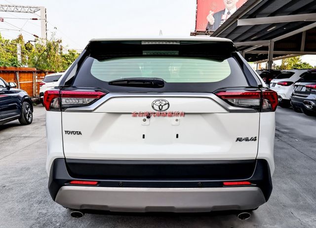 汽油尊爵版✓22年式22年領牌✓記憶椅✓雙電熱椅✓安卓影音✓衛星導航✓LV2✓雙區恆溫✓原鈑件✓iKEY✓  第3張相片