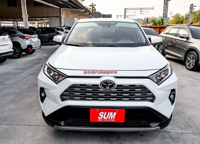 汽油尊爵版✓22年式22年領牌✓記憶椅✓雙電熱椅✓安卓影音✓衛星導航✓LV2✓雙區恆溫✓原鈑件✓iKEY✓  第5張相片