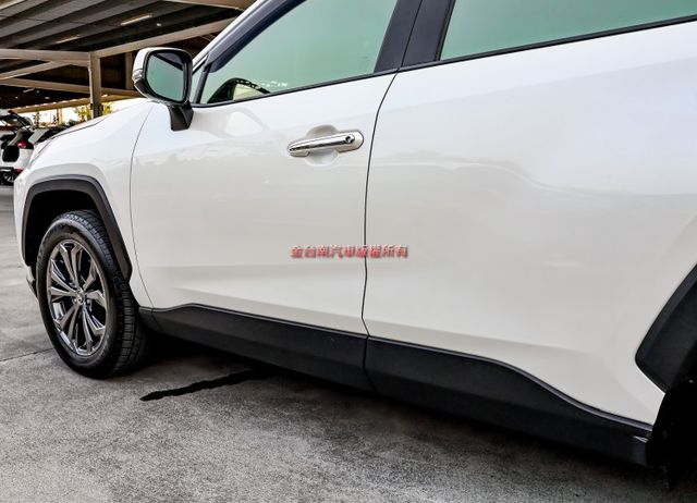 汽油尊爵版✓22年式22年領牌✓記憶椅✓雙電熱椅✓安卓影音✓衛星導航✓LV2✓雙區恆溫✓原鈑件✓iKEY✓  第7張相片