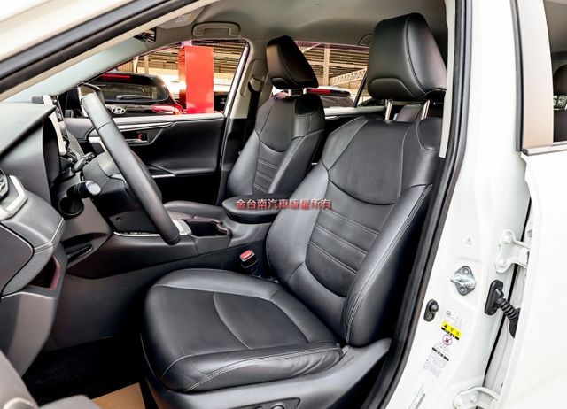 汽油尊爵版✓22年式22年領牌✓記憶椅✓雙電熱椅✓安卓影音✓衛星導航✓LV2✓雙區恆溫✓原鈑件✓iKEY✓  第8張相片